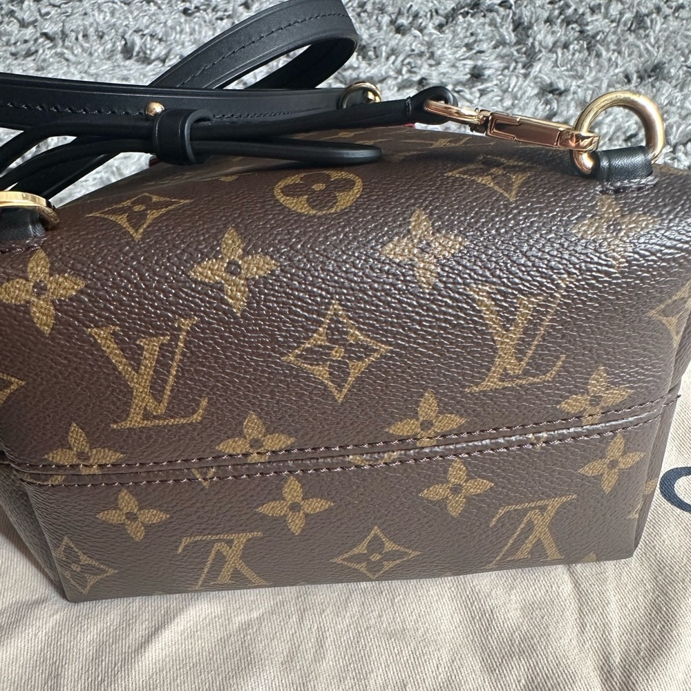Louis Vuitton Monogram Montsouris - Picture 9 of 17
